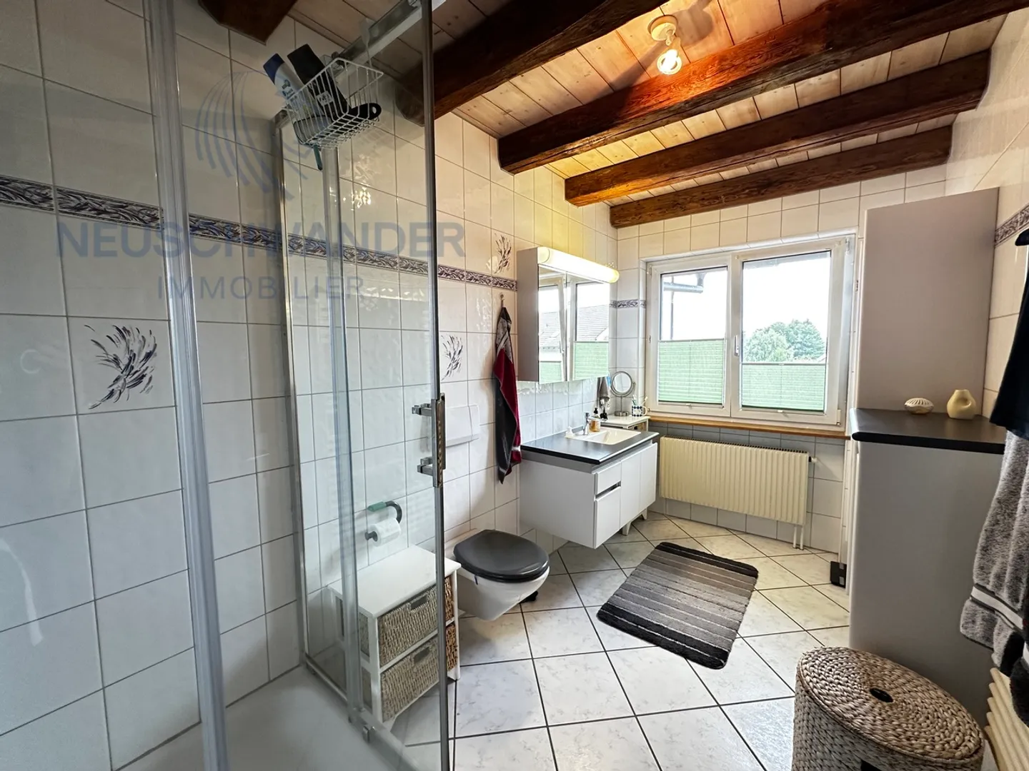 Helle mit großem üppigen Garten - Foto 2 von 28