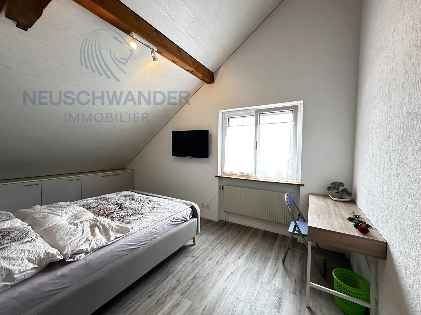 Helle mit großem üppigen Garten - Foto 7 von 28