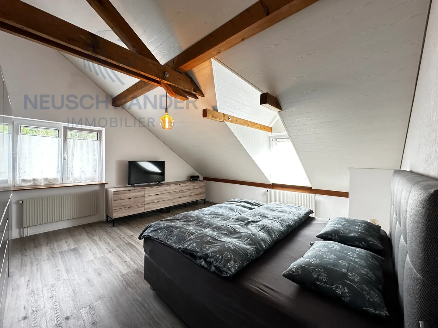 Helle mit großem üppigen Garten - Foto 8 von 28