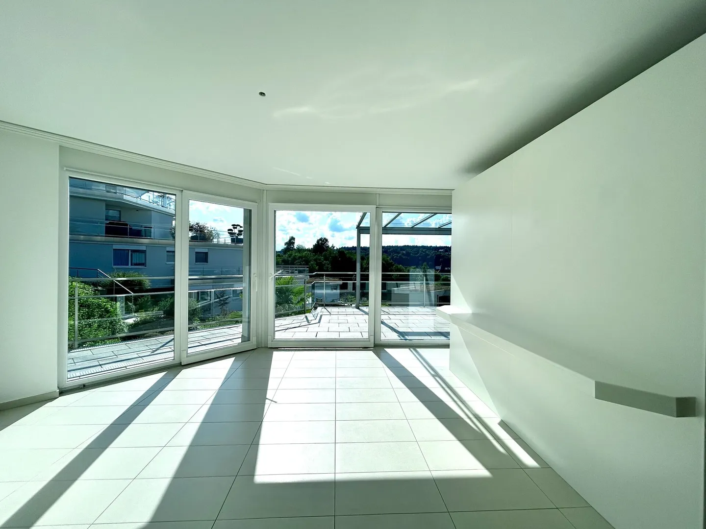Gioiello residenziale inondato di luce a Ebikon! - Foto 2 di 13