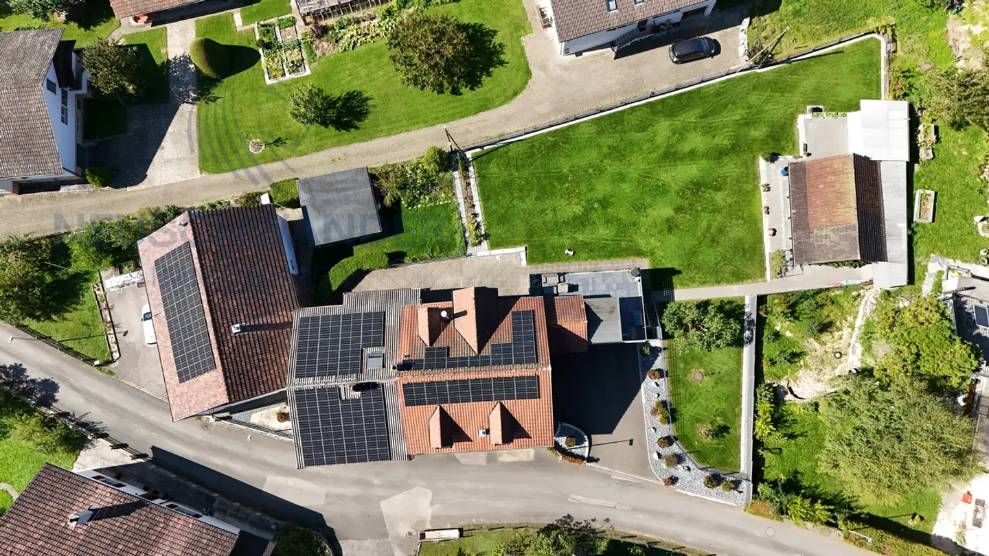 Helle mit großem üppigen Garten - Foto 16 von 28