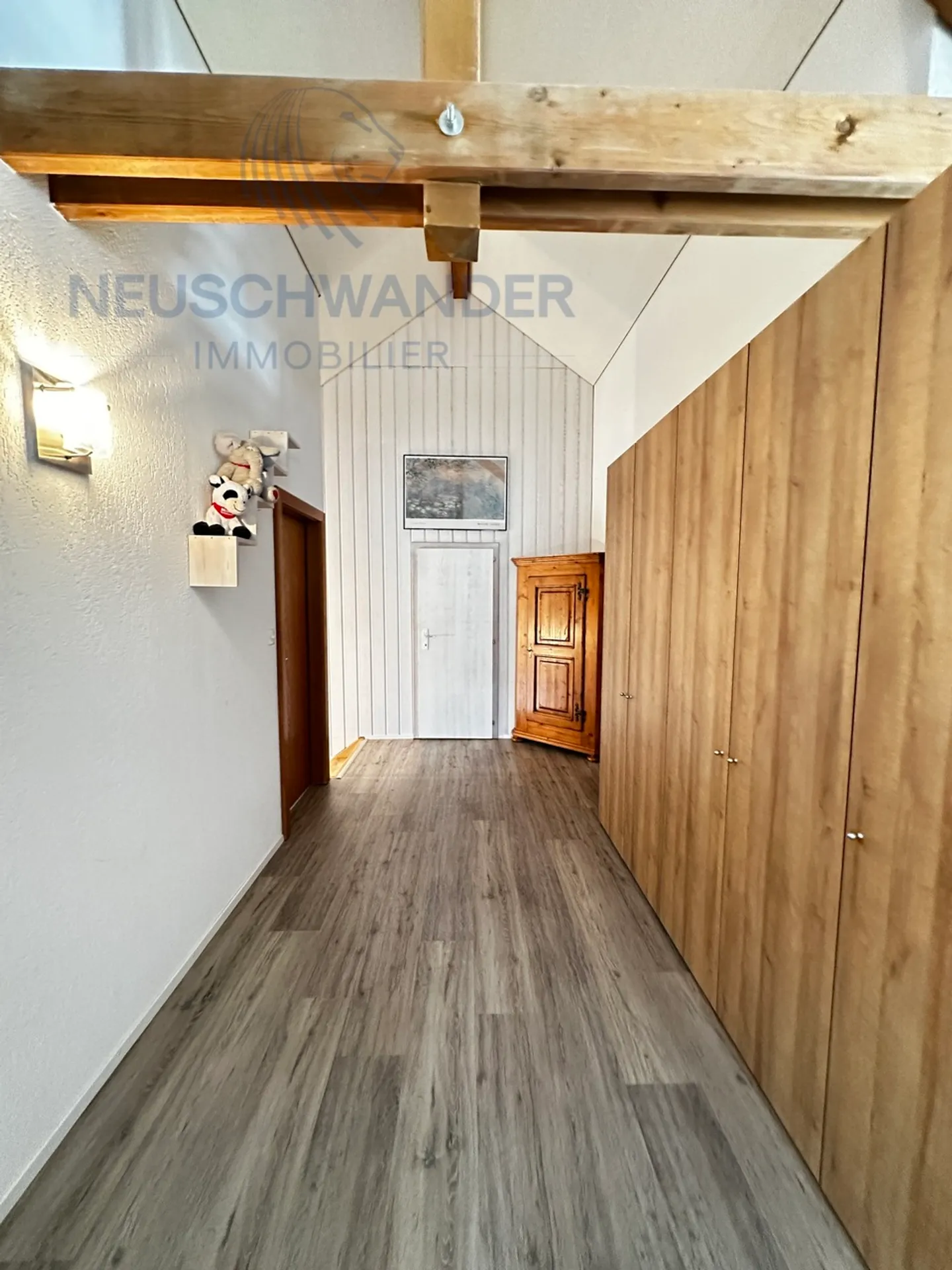 Helle mit großem üppigen Garten - Foto 10 von 28