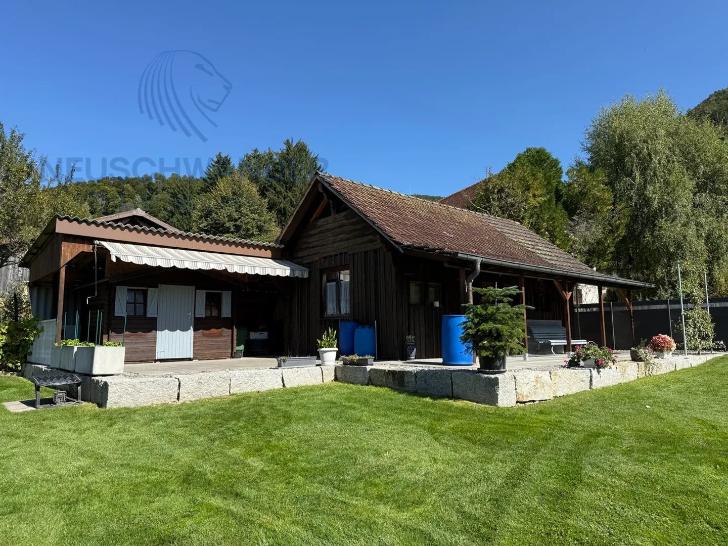 Helle mit großem üppigen Garten - Foto 19 von 28