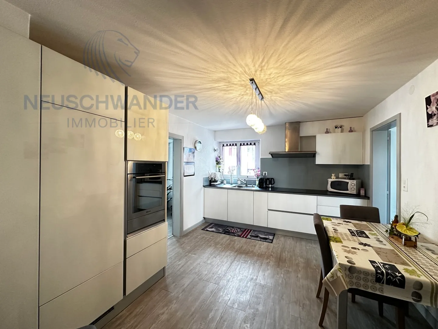 Helle mit großem üppigen Garten - Foto 23 von 28