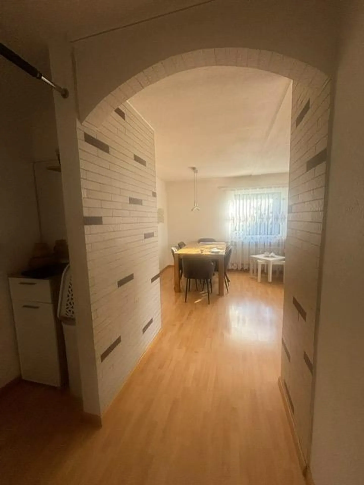 Appartamento ristrutturato e luminoso di 4,5 locali a Wangs - Foto 7 di 9