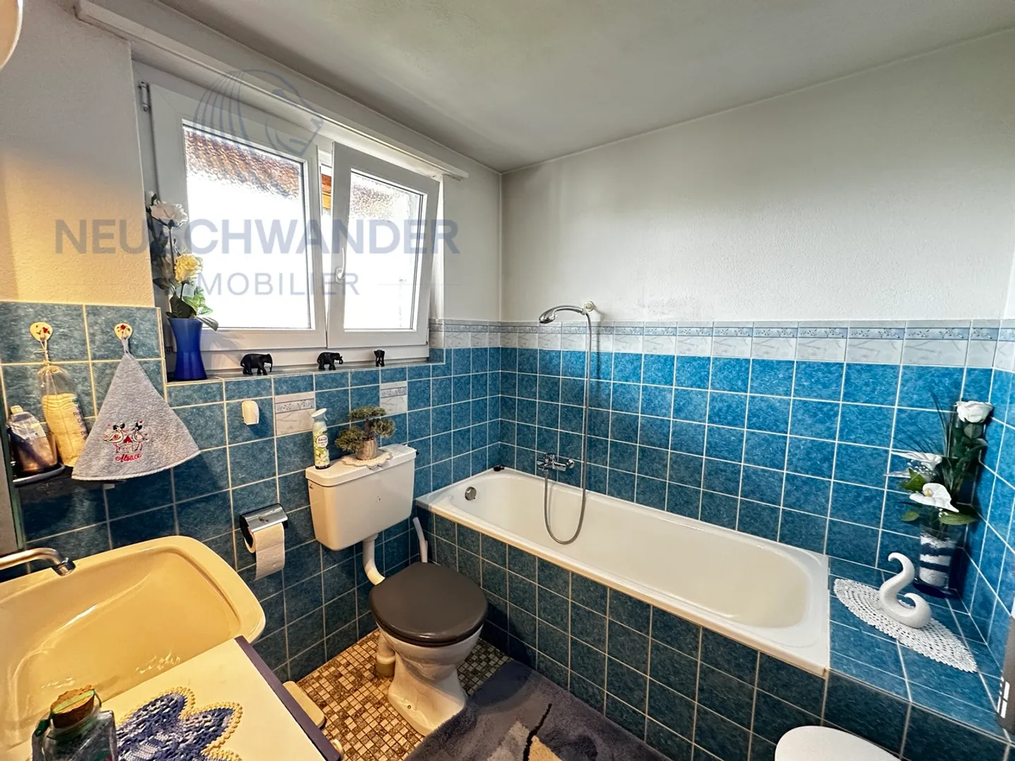 Helle mit großem üppigen Garten - Foto 26 von 28