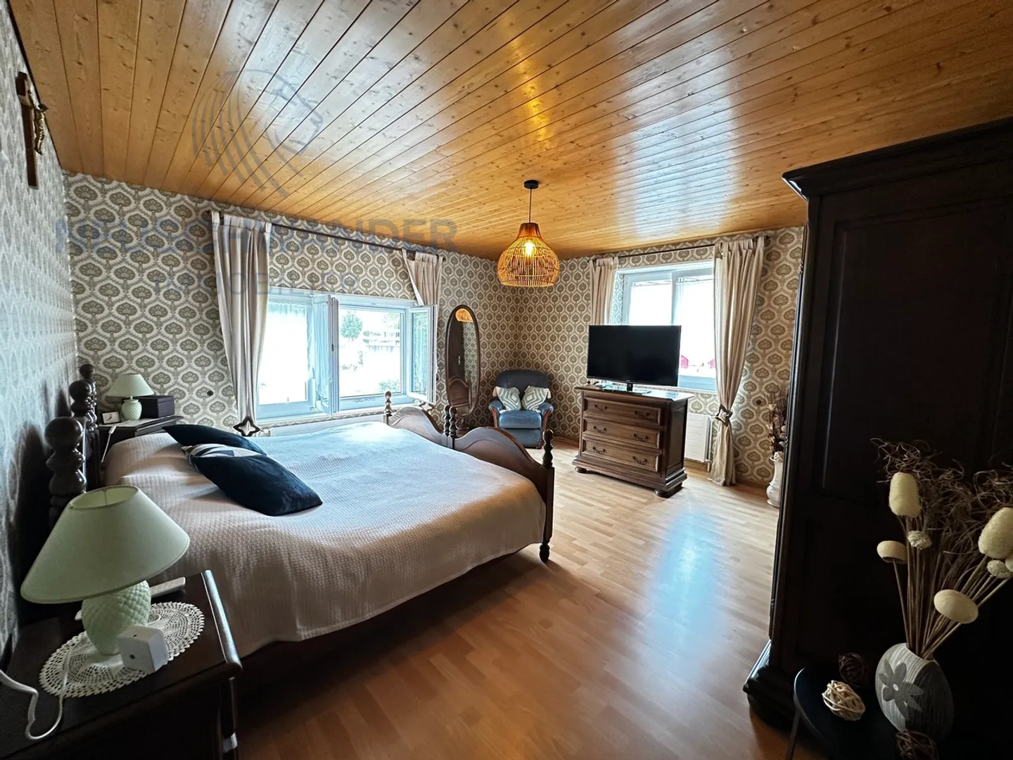 Helle mit großem üppigen Garten - Foto 27 von 28