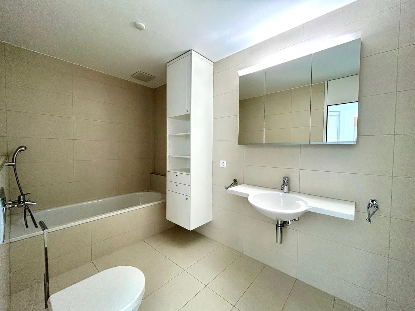 Gioiello residenziale inondato di luce a Ebikon! - Foto 9 di 13