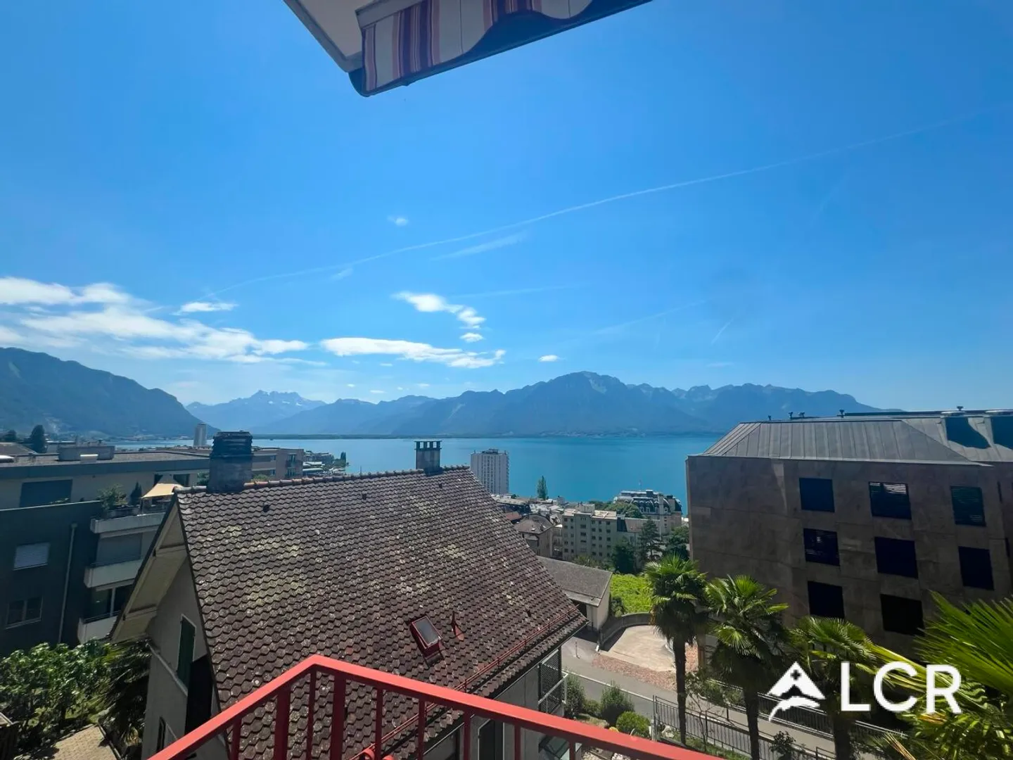 Magnificent 5.5-room apartment / 3 bedrooms / 1 bathroom / 1 balcony with stunning lake view / 2 parking spaces - Photo 3 of 12
