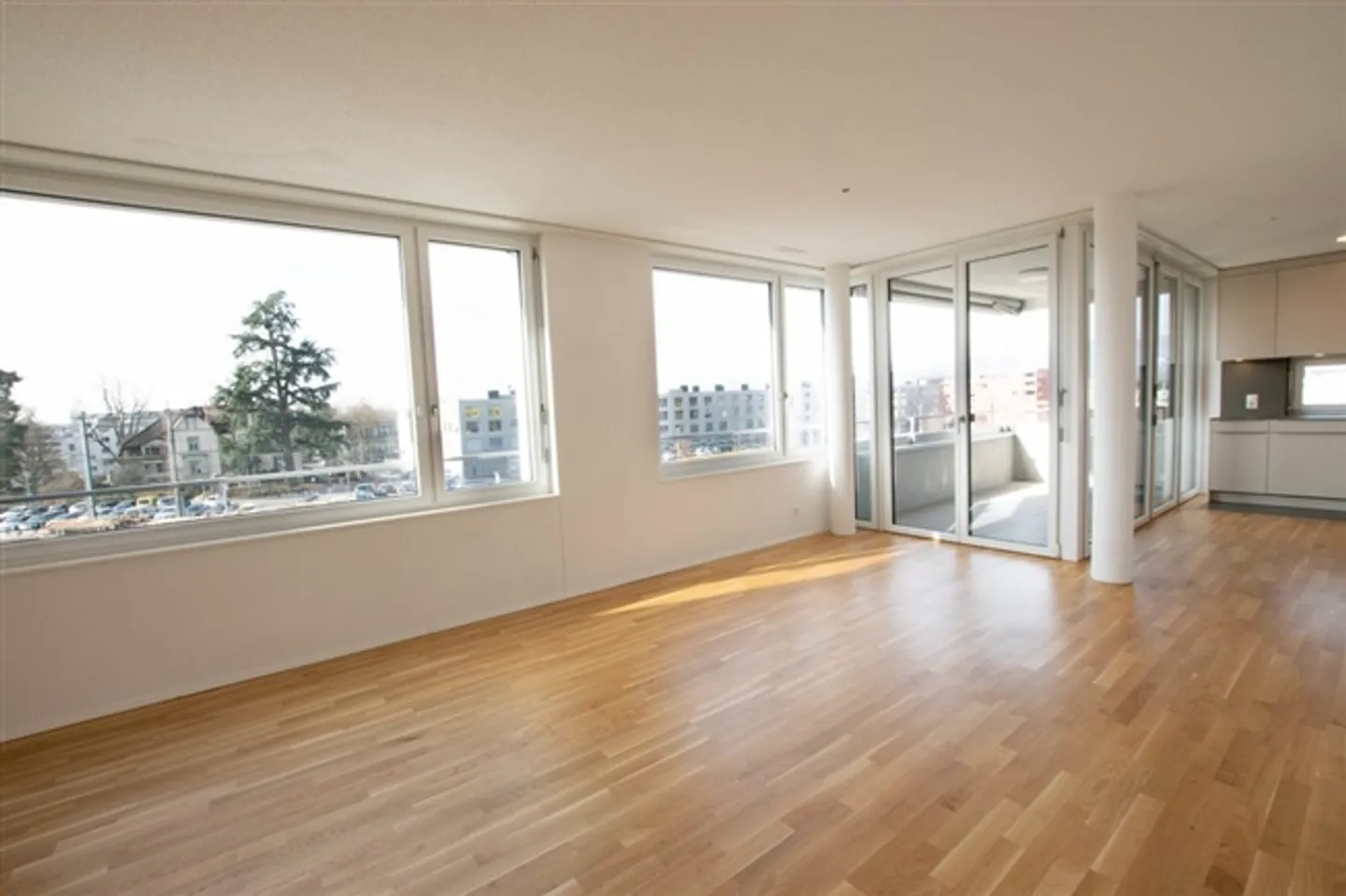 Modern 2.5-room apartment with balcony at the train station in Lyss - Photo 3 of 10