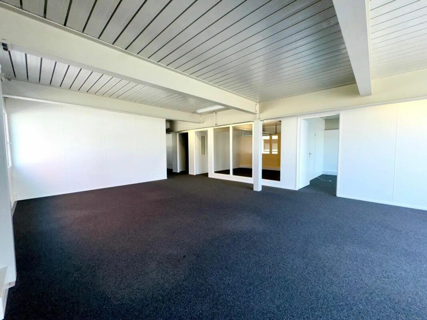 Modern office space with top connectivity in Aadorf - Photo 1 of 12