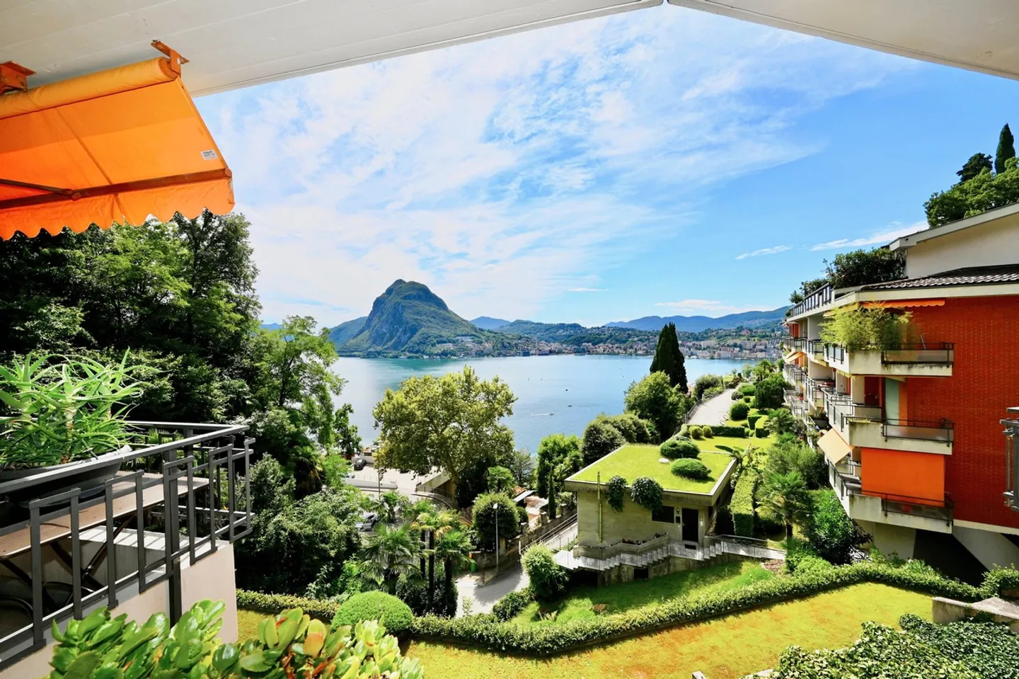 Appartement avec une vue magnifique sur le lac de Lugano et la ville - Photo 1 sur 2
