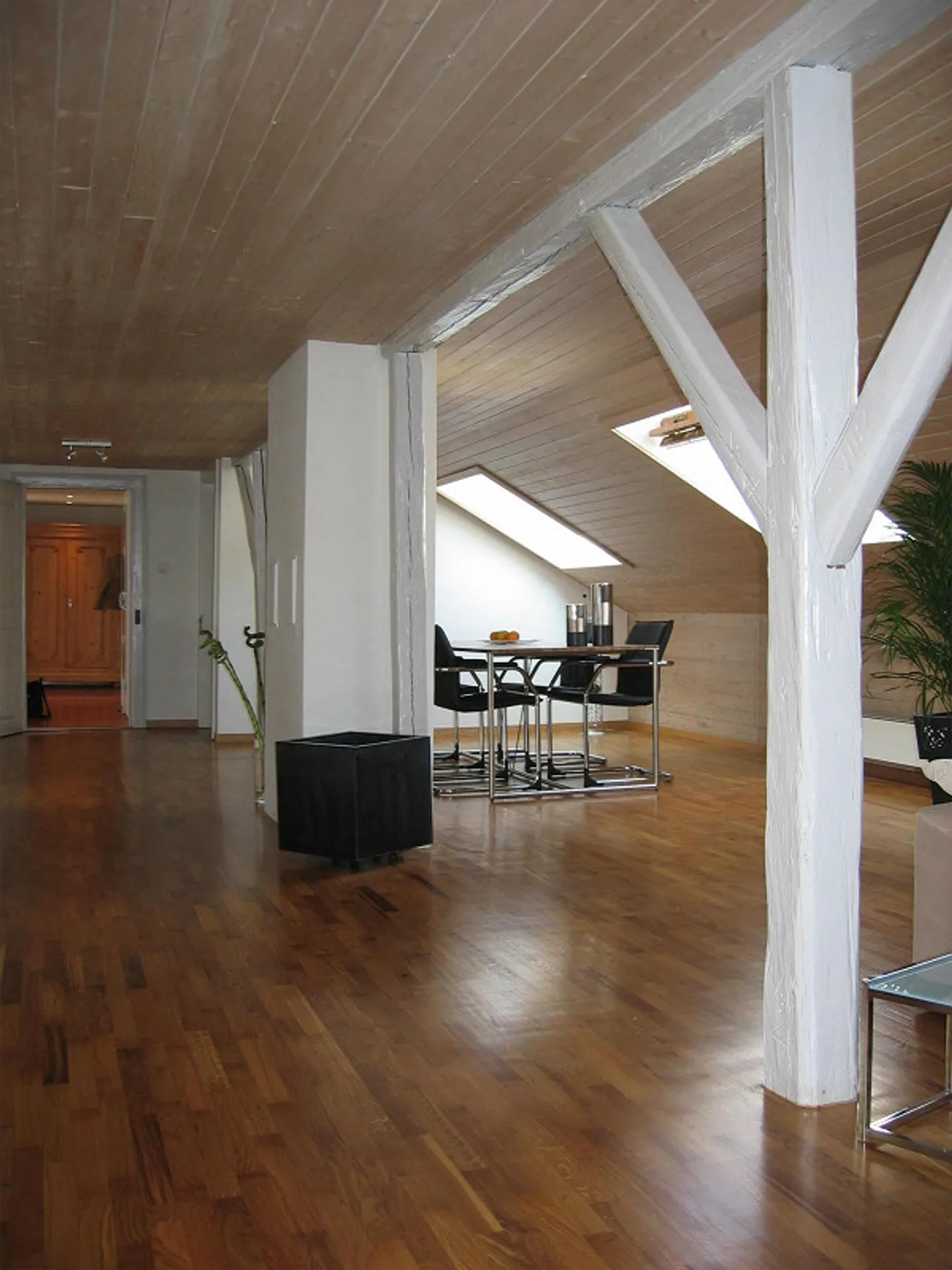 Spacious 3.5-room penthouse with balcony - Photo 2 of 11