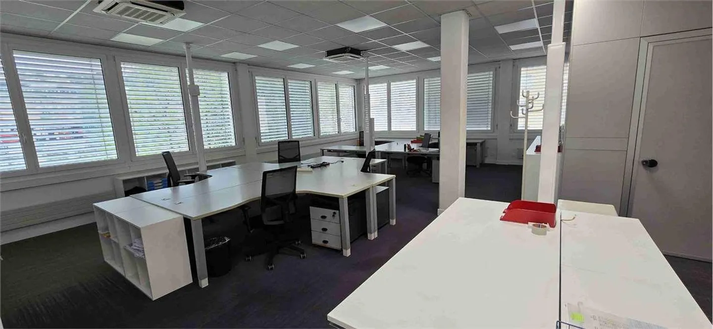 LAGER UND BÜROS IN EINER STRATEGISCHEN LAGE - Foto 3 von 8