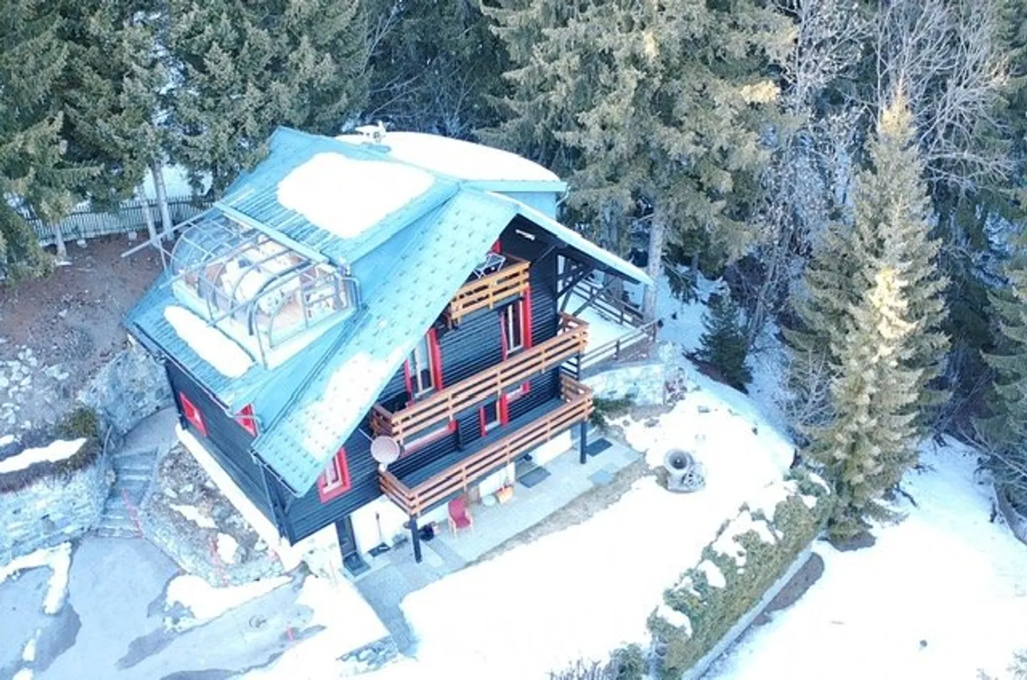 Offre unique - Maison de vacances avec 4 unités à Crans Montana - ou bien propriété d'investissement - Photo 1 sur 35