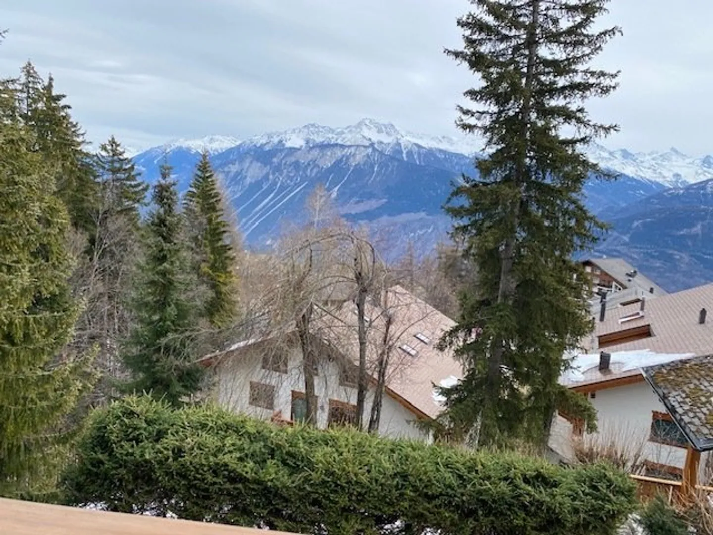 Offre unique - Maison de vacances avec 4 unités à Crans Montana - ou bien propriété d'investissement - Photo 8 sur 35