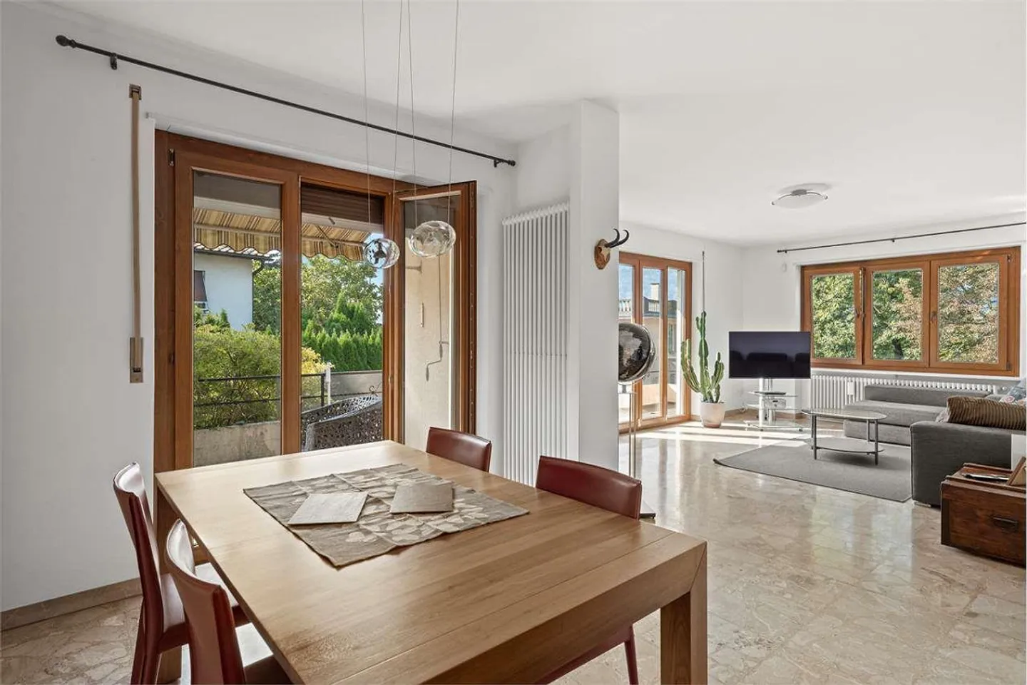 Elegant Semi-Detached Villa with Two Independent Apartments and Garden - Photo 2 of 13