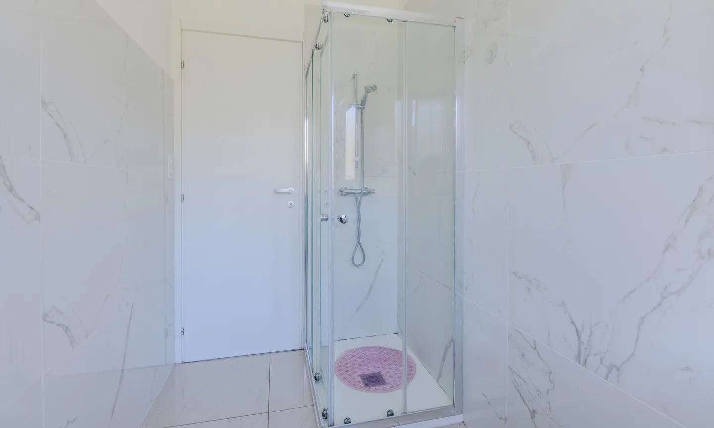 SPLENDID 3.5 ROOM APARTMENT IN CENTRAL LOCATION IN LUGANO - Photo 8 of 9