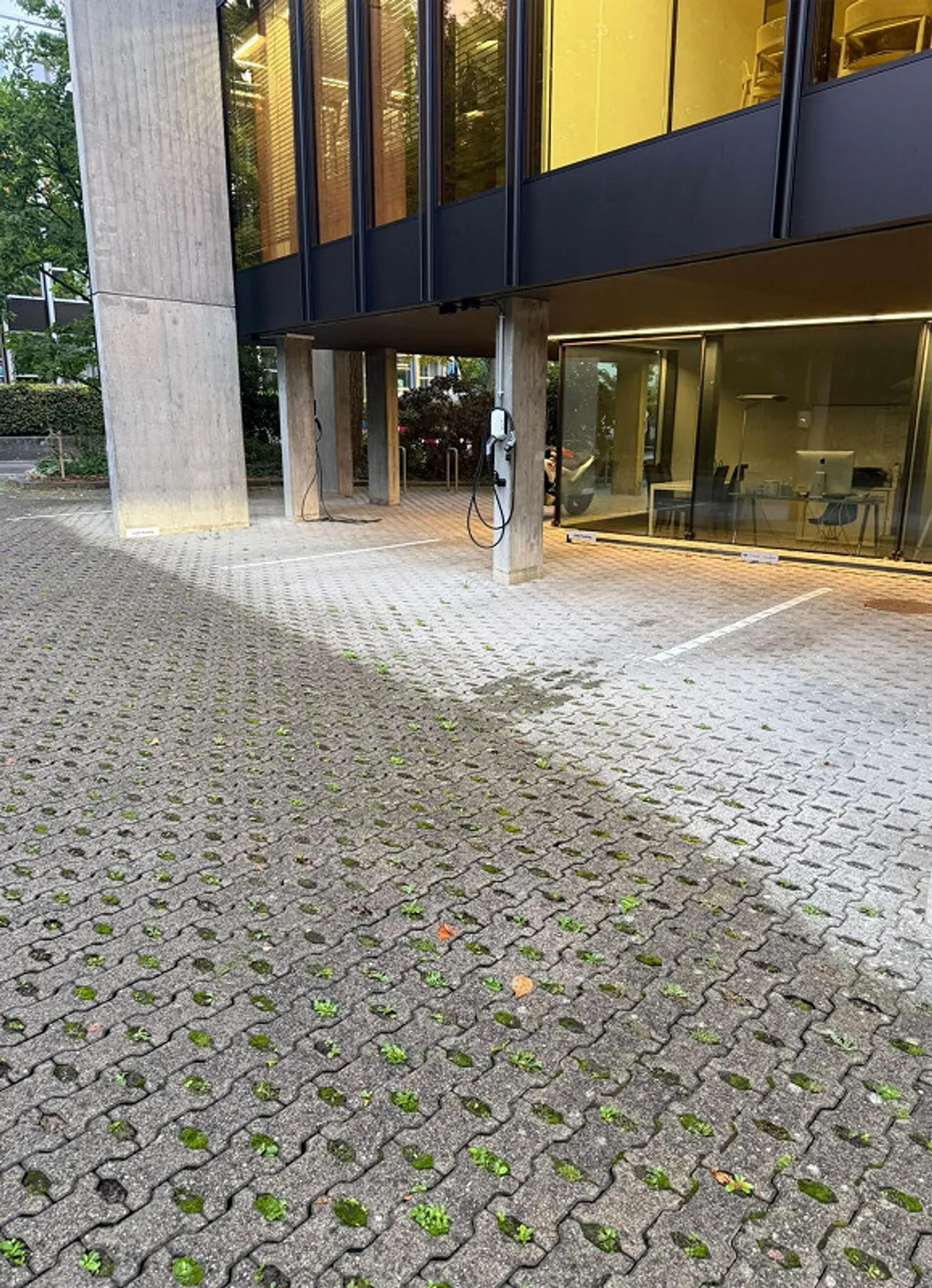 Parking space in a central location in Zurich-Seefeld - Photo 3 of 3