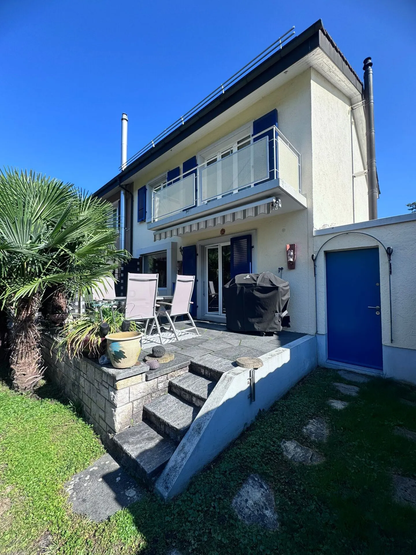Energy-efficient 4.5-room single-family home with PV system, heat pump, garage, and parking space - Photo 2 of 15