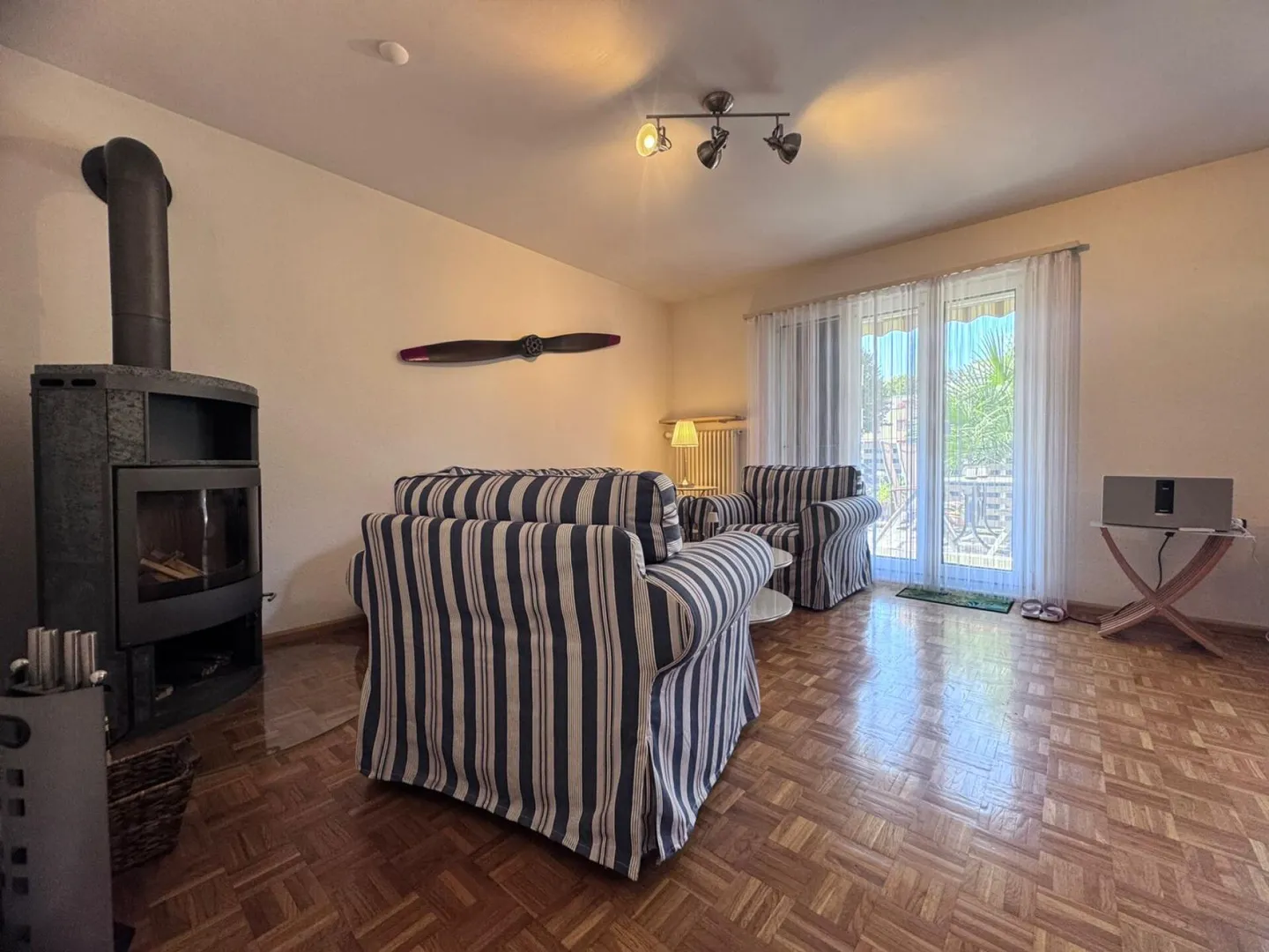 Energy-efficient 4.5-room single-family home with PV system, heat pump, garage, and parking space - Photo 4 of 15