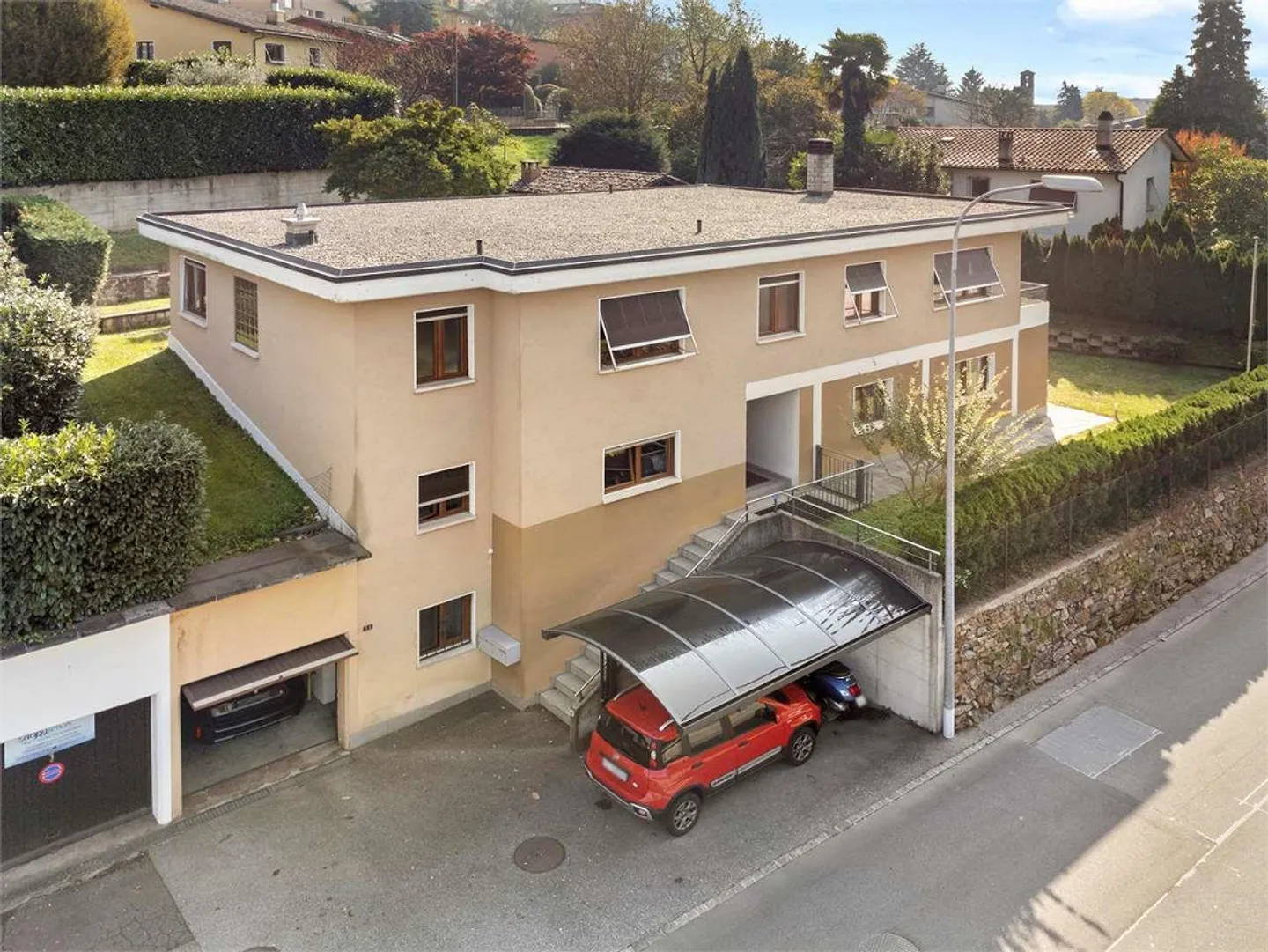 Elegant Semi-Detached Villa with Two Independent Apartments and Garden - Photo 5 of 13