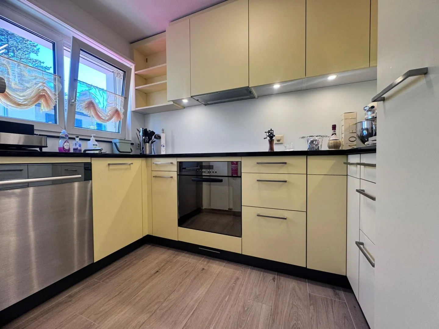 Energy-efficient 4.5-room single-family home with PV system, heat pump, garage, and parking space - Photo 5 of 15