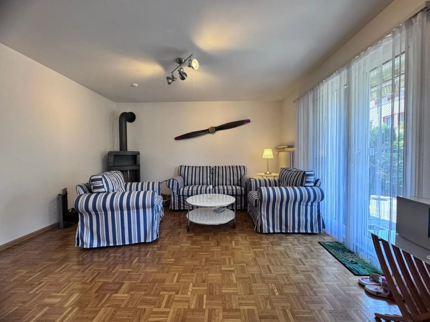 Energy-efficient 4.5-room single-family home with PV system, heat pump, garage, and parking space - Photo 7 of 15