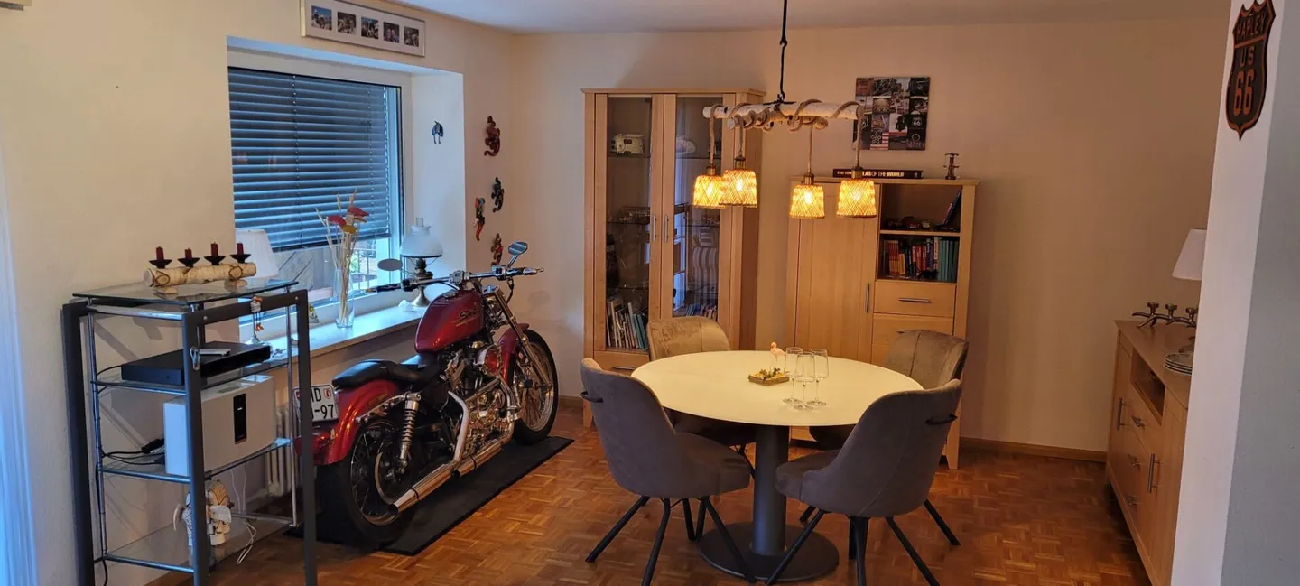 Energy-efficient 4.5-room single-family home with PV system, heat pump, garage, and parking space - Photo 9 of 15