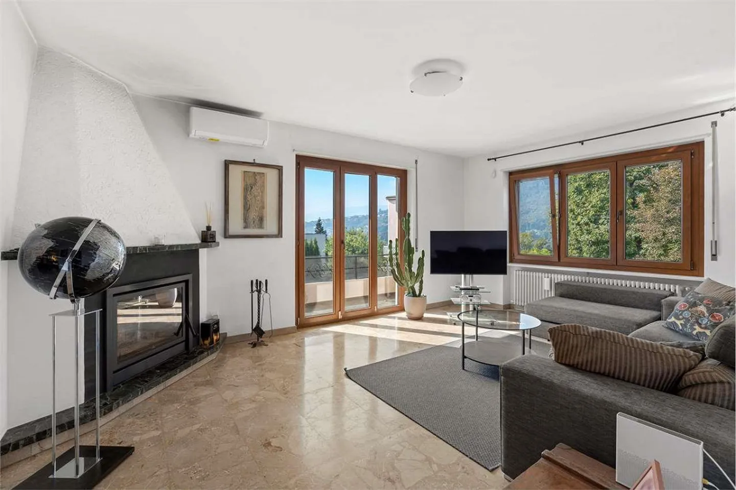 Elegant Semi-Detached Villa with Two Independent Apartments and Garden - Photo 6 of 13