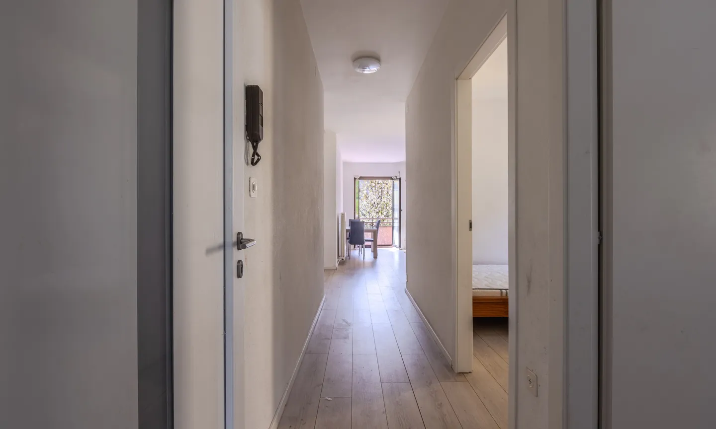 SPLENDID 3.5 ROOM APARTMENT IN CENTRAL LOCATION IN LUGANO - Photo 9 of 9