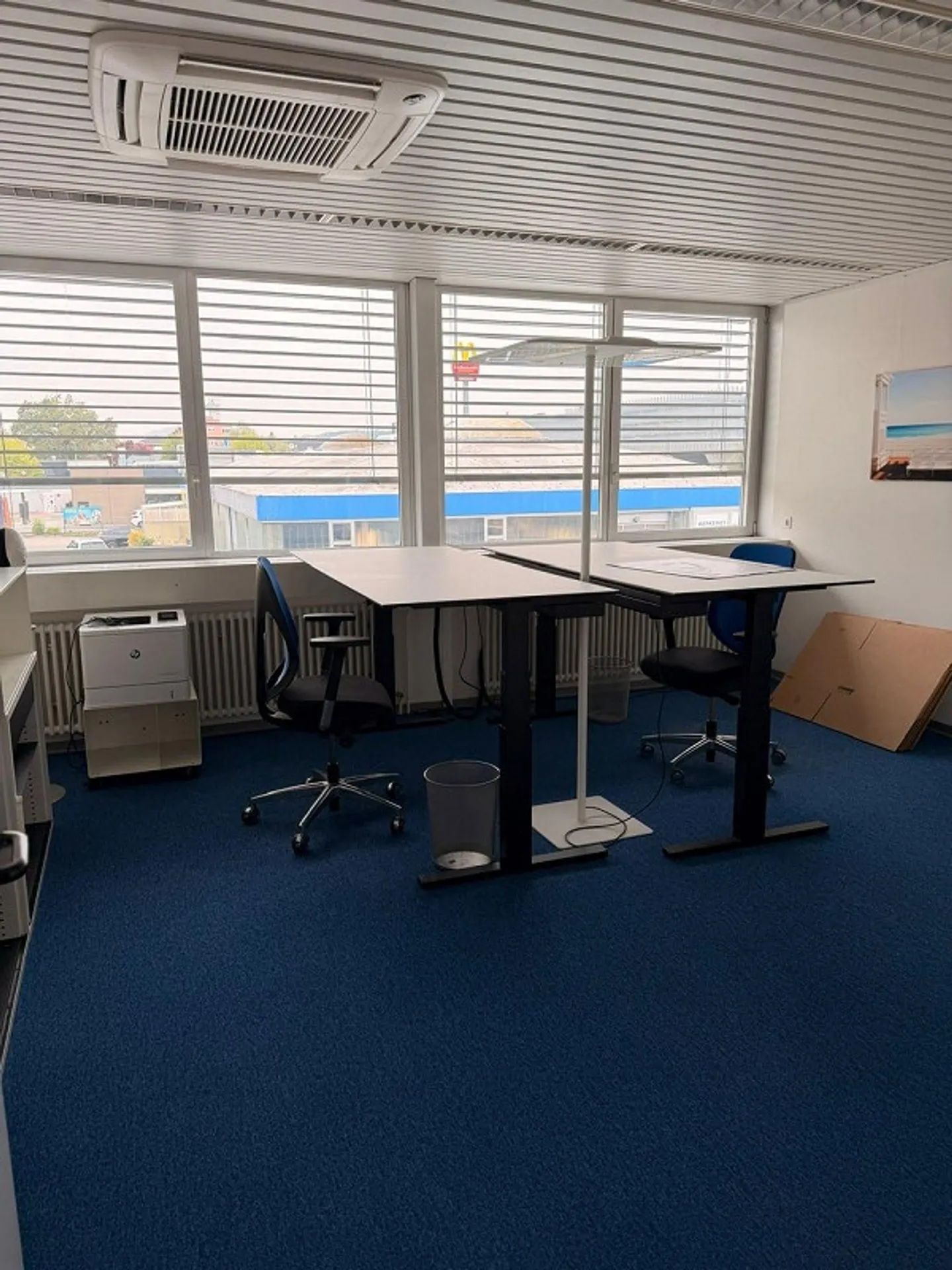 Spacious offices in a central location - Photo 4 of 5