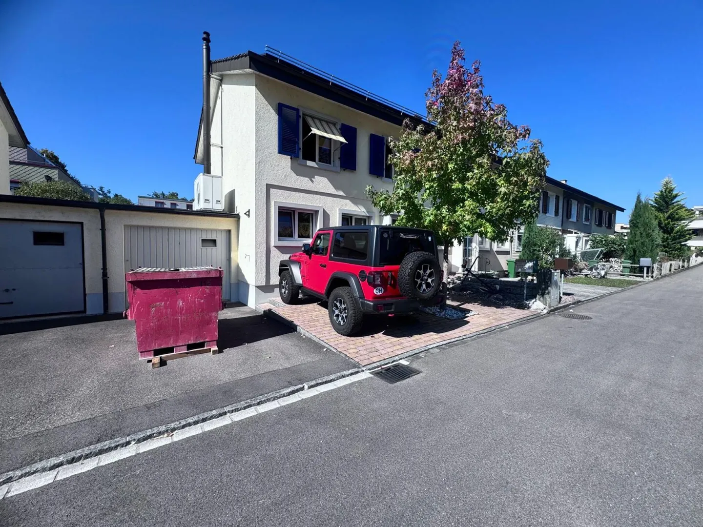 Energy-efficient 4.5-room single-family home with PV system, heat pump, garage, and parking space - Photo 15 of 15