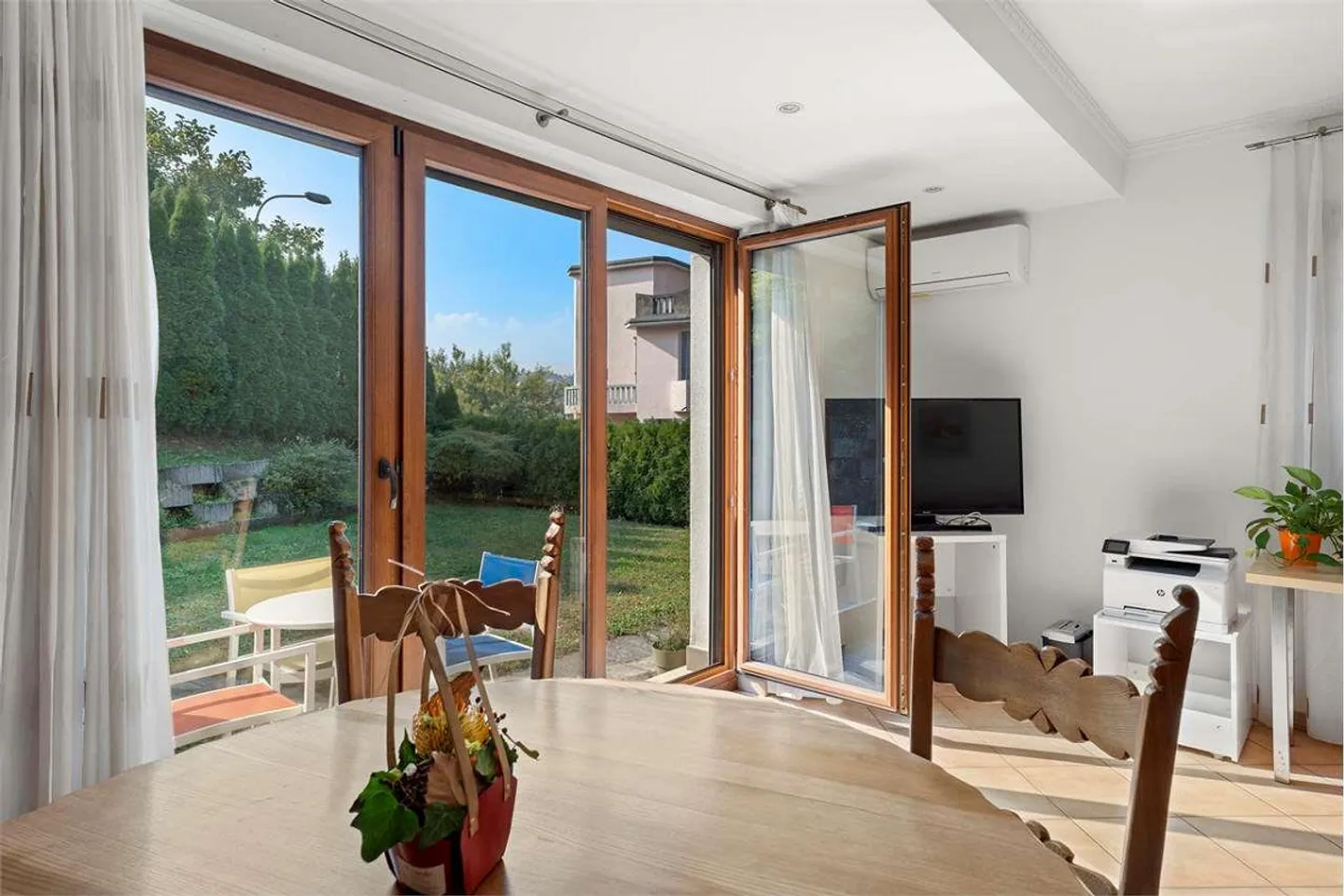 Elegant Semi-Detached Villa with Two Independent Apartments and Garden - Photo 11 of 13