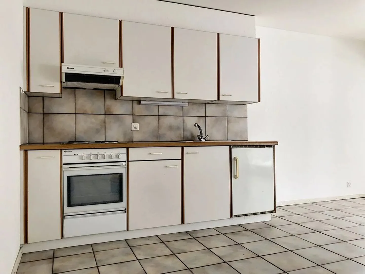 Spacious Studio with Balcony - Photo 4 of 6