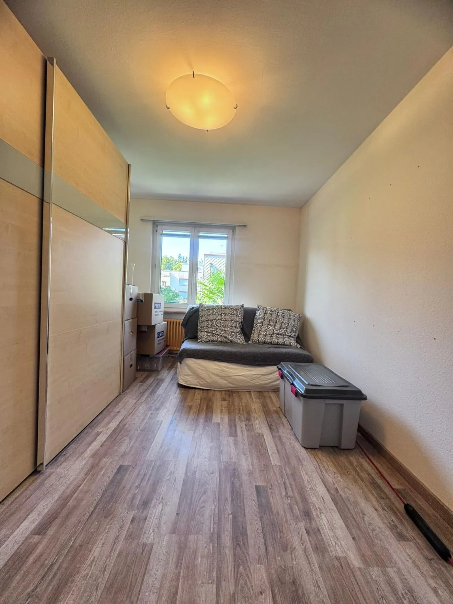 Energy-efficient 4.5-room single-family home with PV system, heat pump, garage, and parking space - Photo 13 of 15