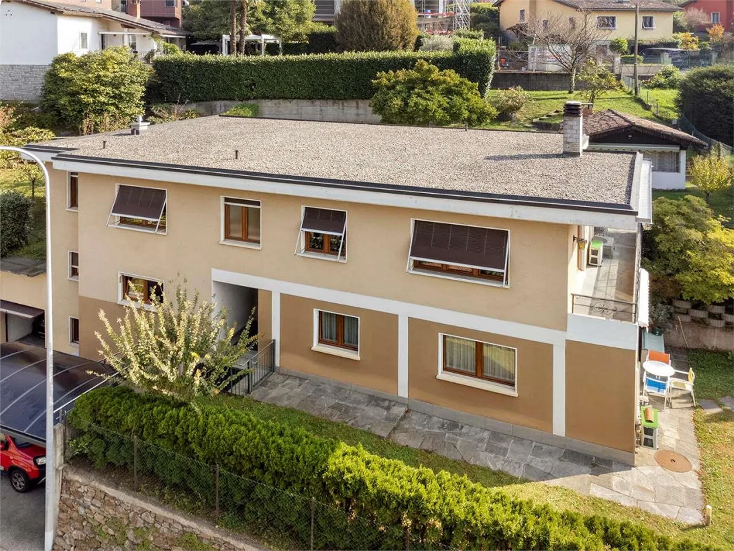 Elegant Semi-Detached Villa with Two Independent Apartments and Garden - Photo 8 of 13