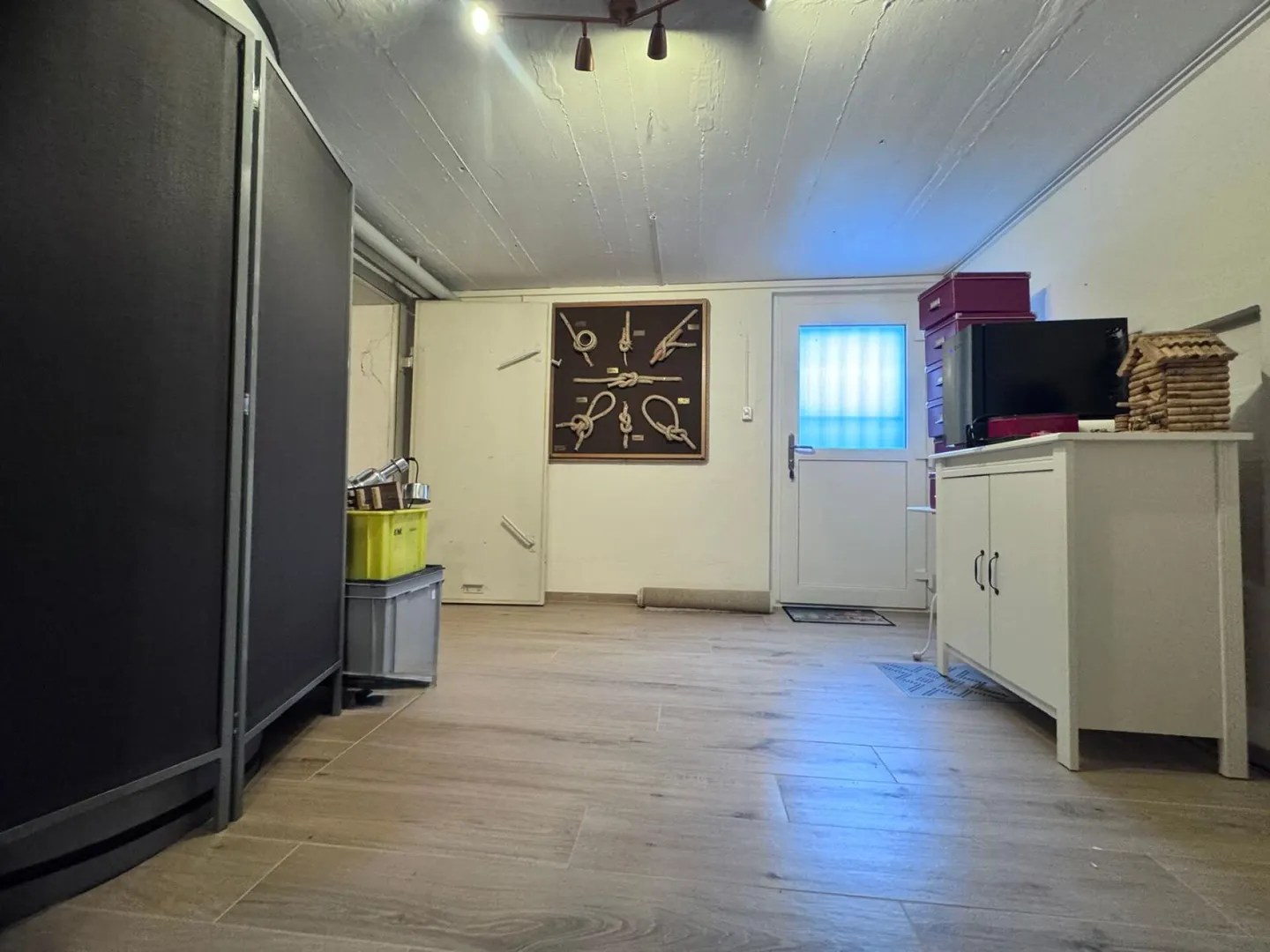 Energy-efficient 4.5-room single-family home with PV system, heat pump, garage, and parking space - Photo 14 of 15