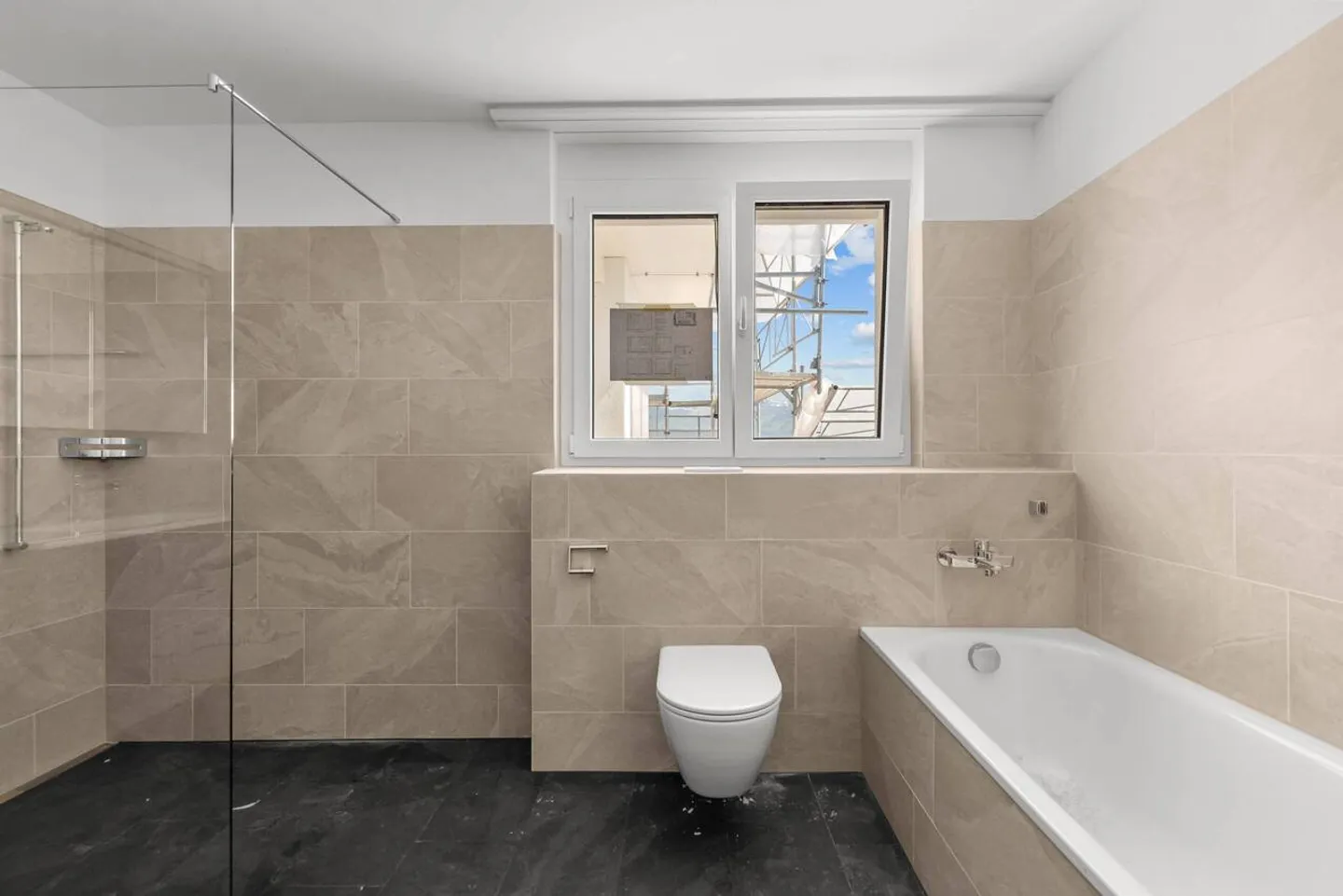 Première location - Appartement penthouse exclusif de 3,5 pièces avec vue - Photo 6 sur 12