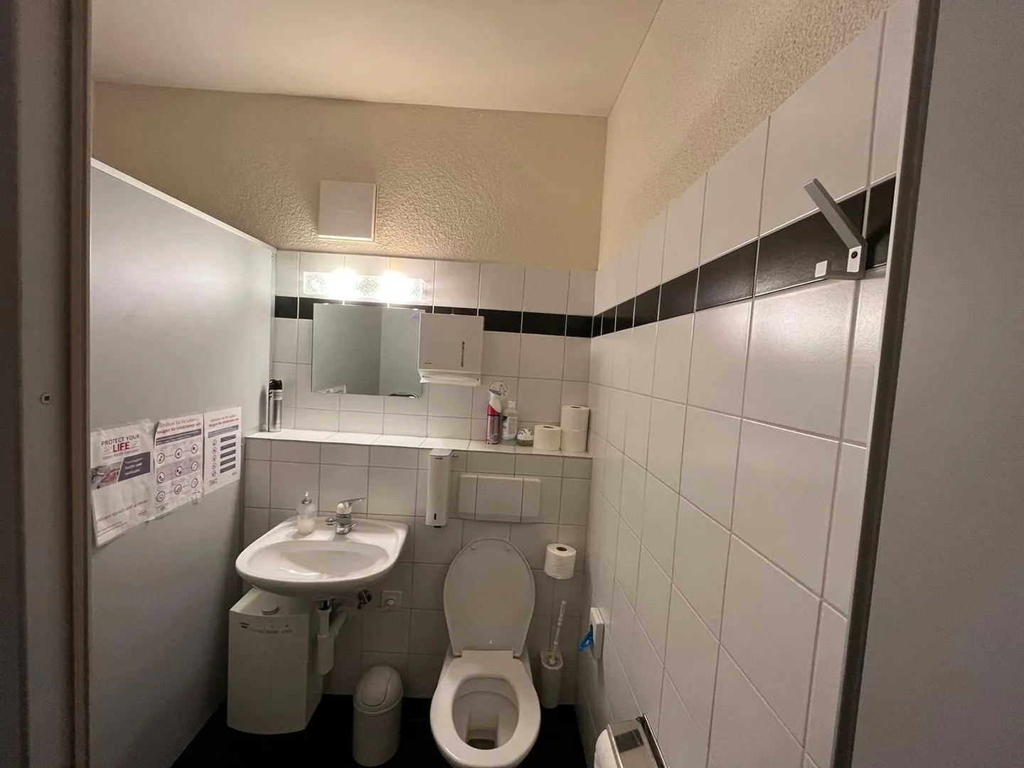 Schöne & Zentrale Bürofläche zu Vermieten - Foto 17 von 20