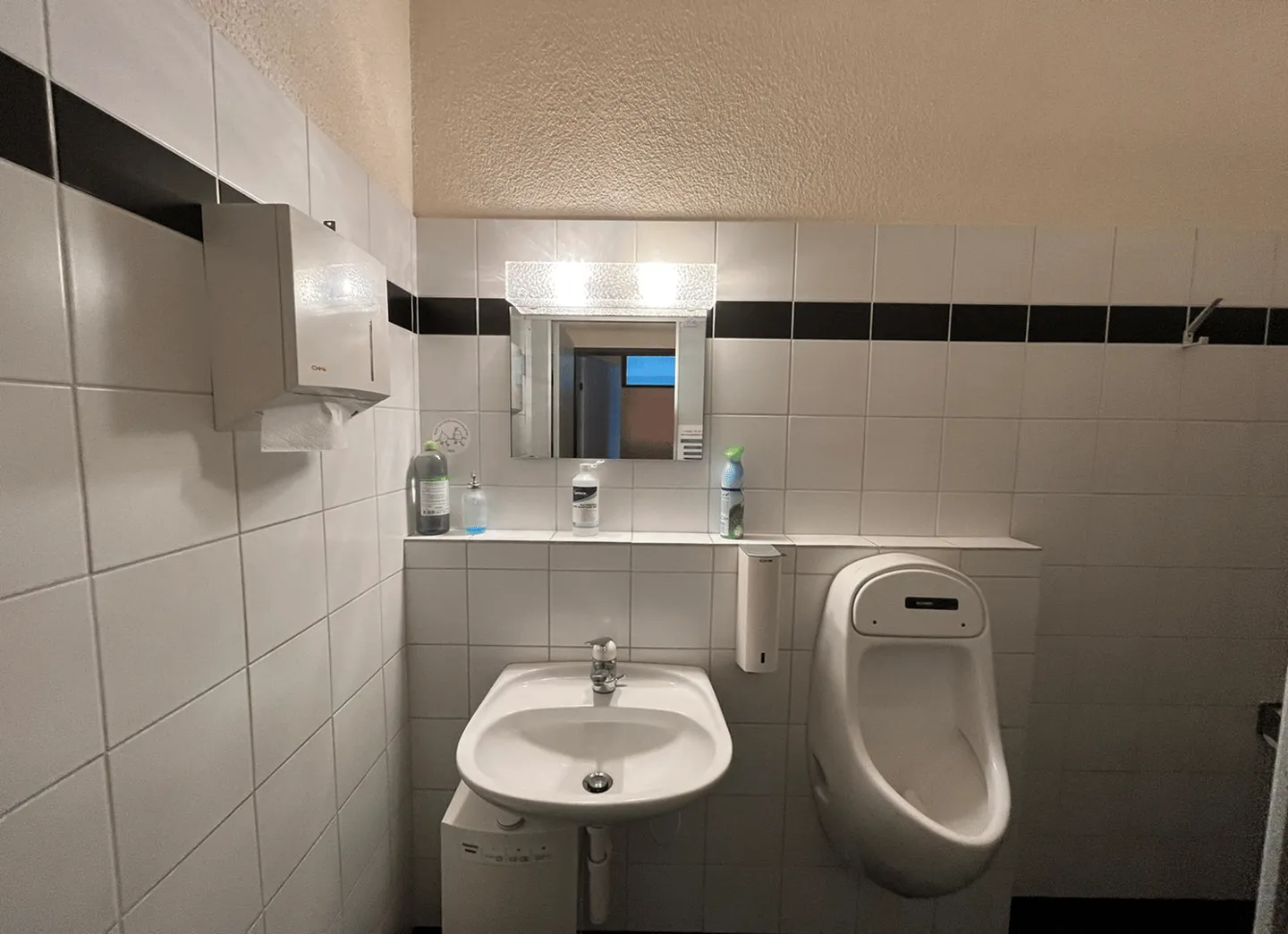 Schöne & Zentrale Bürofläche zu Vermieten - Foto 18 von 20