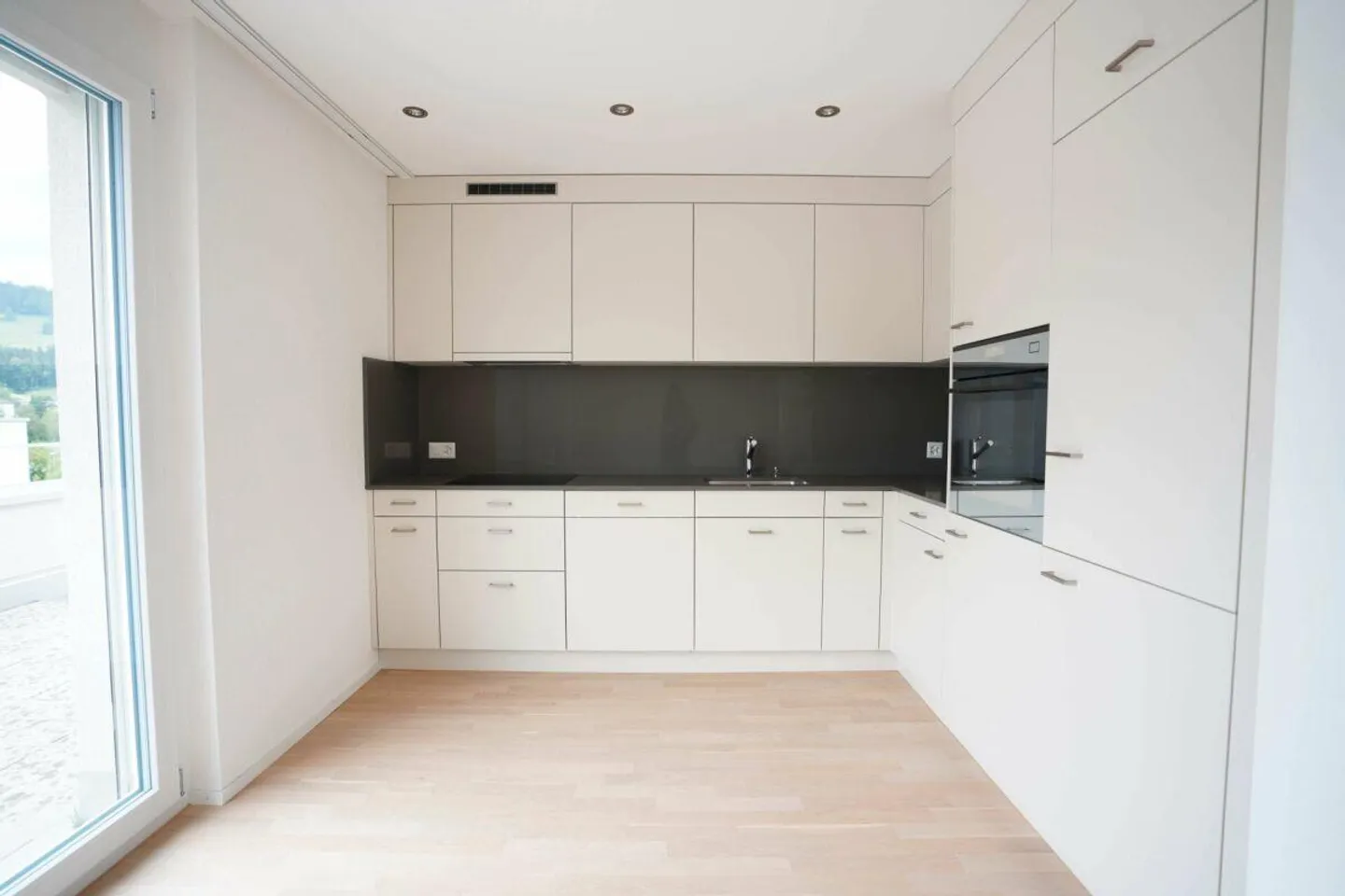 Moderno Appartamento Attico con Vista sul Verde - Foto 3 di 12