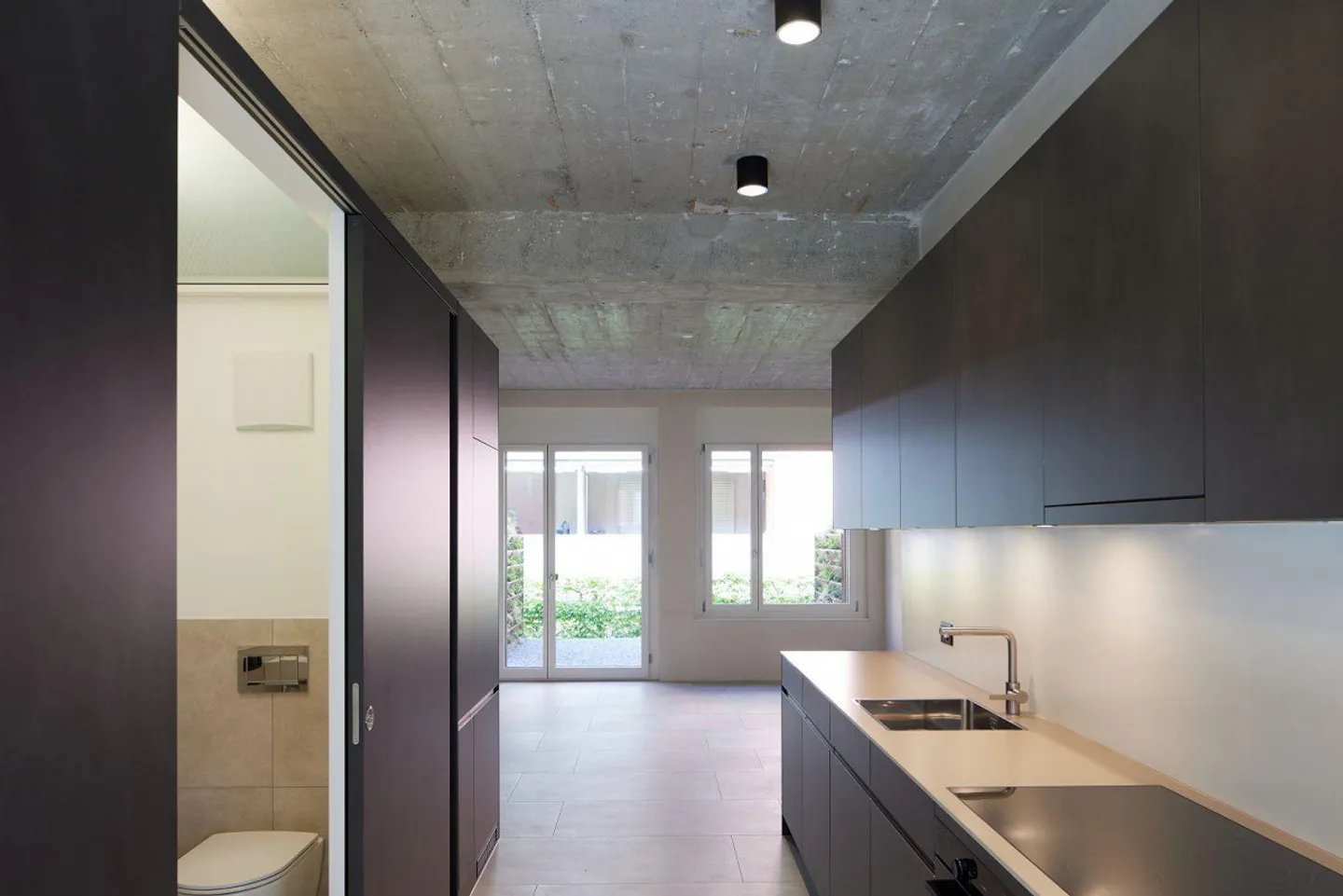 Luxe urbain sous forme brute Loft industriel à plusieurs étages - Photo 3 sur 10