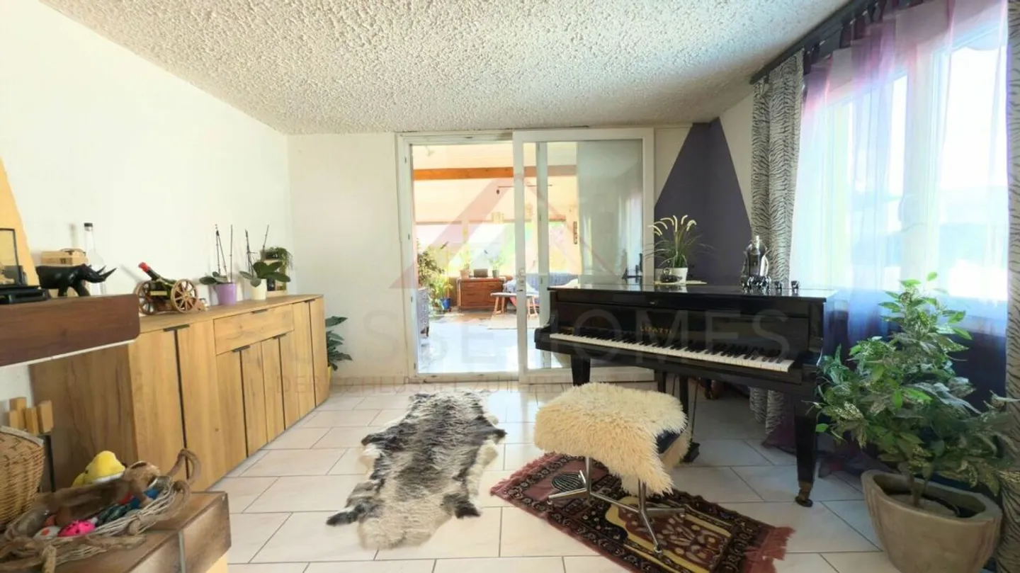 Paradiso Familiare Elegante con Piscina e Sauna - Incantevole Casa Unifamiliare in una Posizione Tranquilla a Kestenholz - Foto 4 di 19