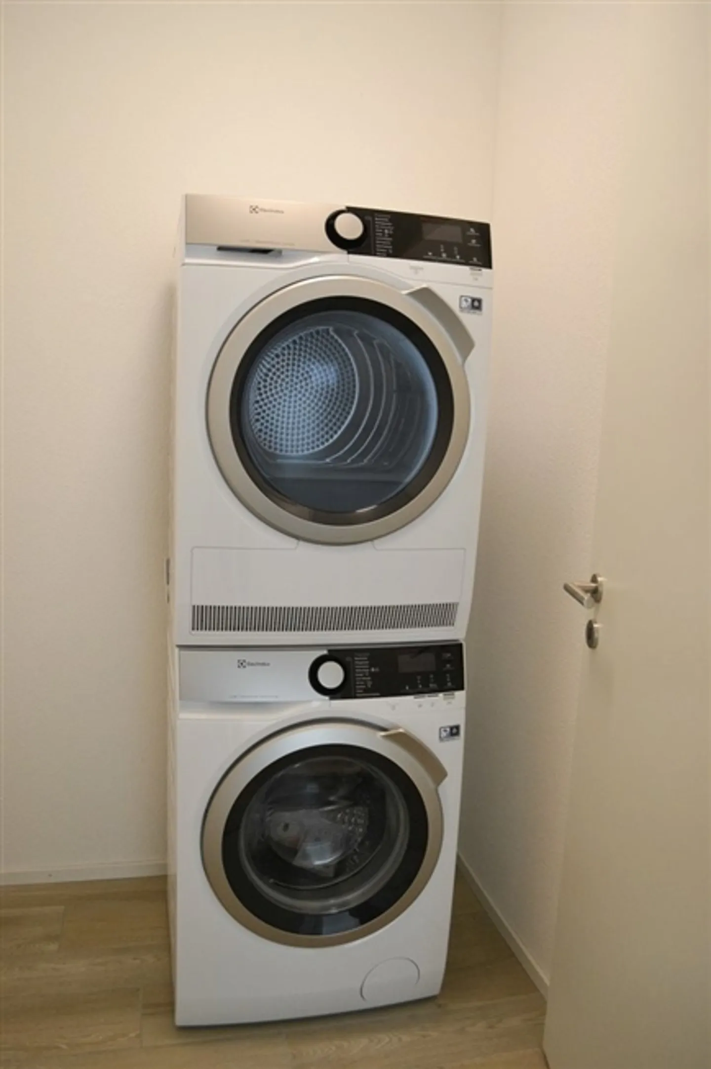 Appartamento di 4,5 stanze al piano terra con patio presso la Bieler Schüssinsel - Foto 8 di 12