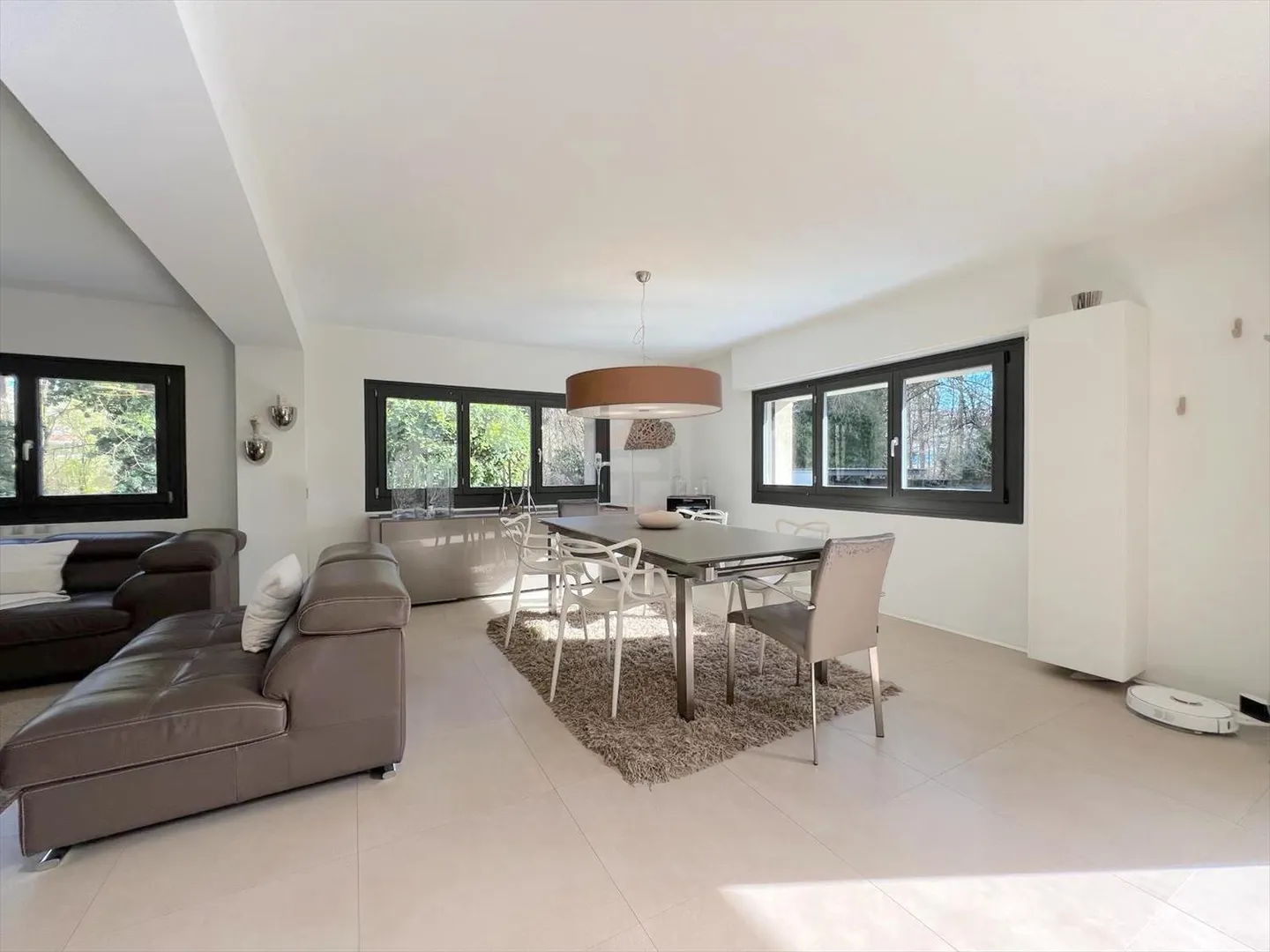 Sublime Villa Indipendente in una Posizione Tranquilla in un Ambiente Verde - Foto 4 di 13