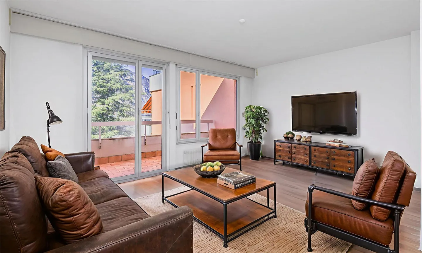 SCHNÄPPCHEN - 4.5-ZIMMER-WOHNUNG MIT SEEBLICK IN BISSONE - Foto 1 von 7