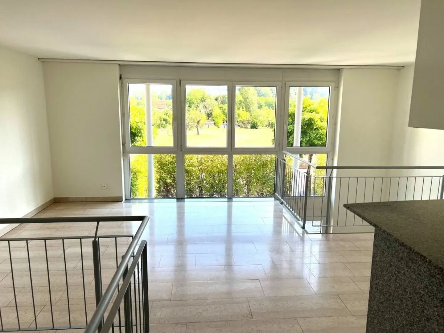 Vivre comme dans une maison individuelle avec un coin jardin - Photo 6 sur 9