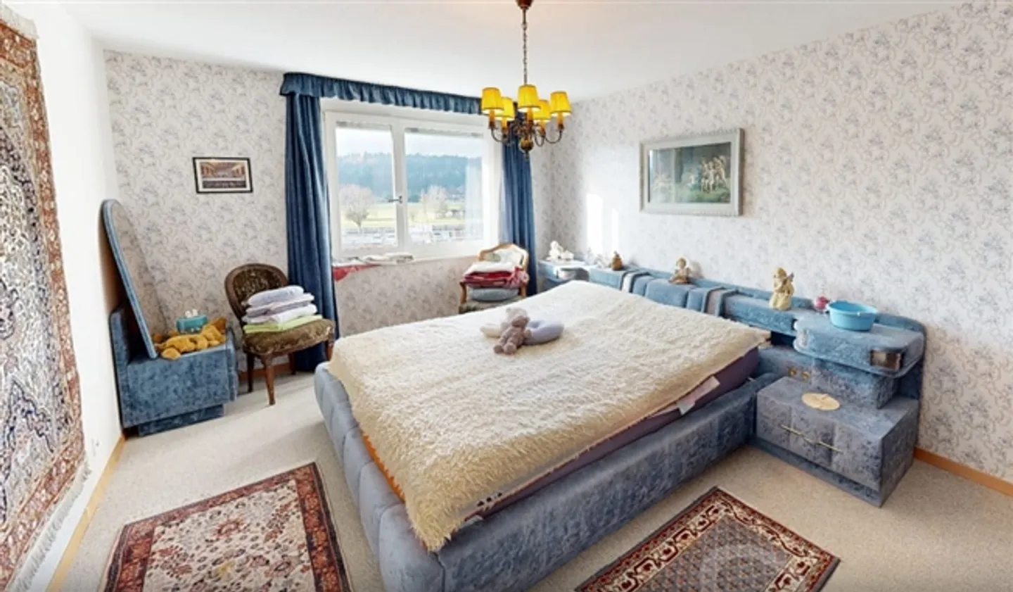 Ampio appartamento di 5,5 stanze con 3 balconi a Thun - Foto 5 di 11