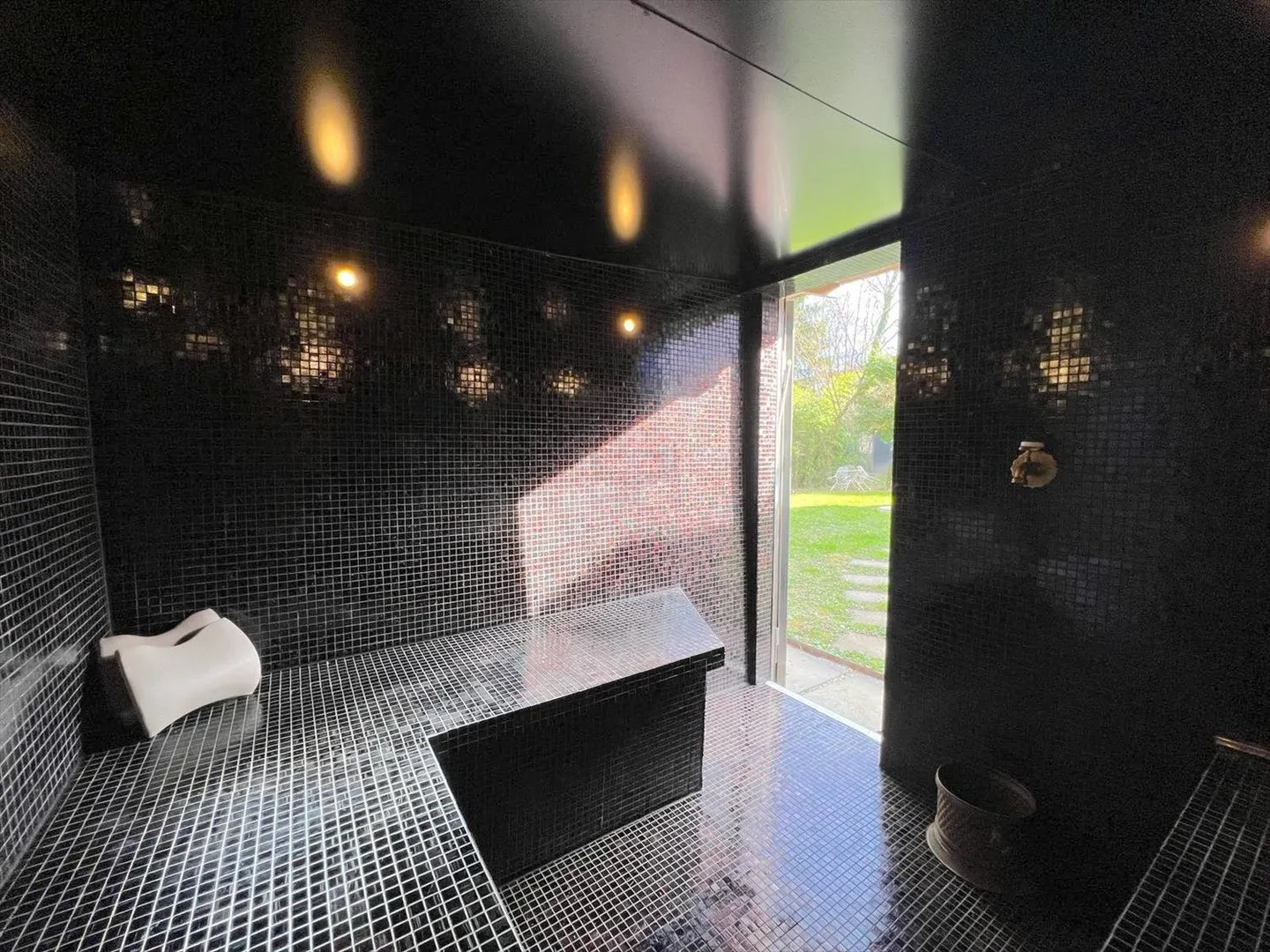 Sublime Villa Indipendente in una Posizione Tranquilla in un Ambiente Verde - Foto 13 di 13